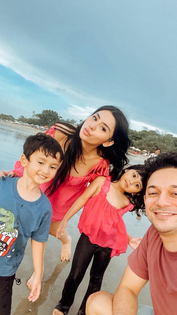 4 Bulan cerai dari Tengku Dewi, ini 7 potret Andrew Andika go public dengan pacar baru