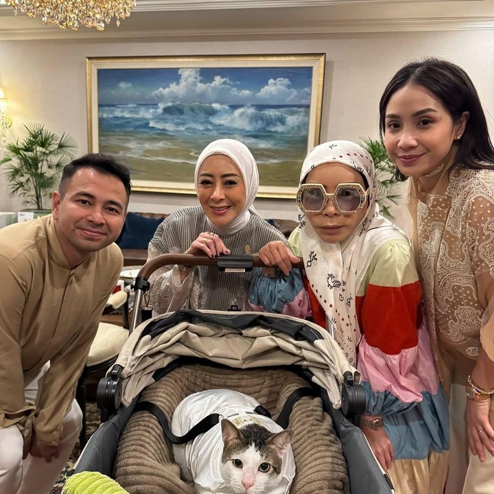 Bahagia bisa oplas pakai duit sendiri, 9 potret terbaru Melly Goeslaw usai facelift ini jadi manglingi