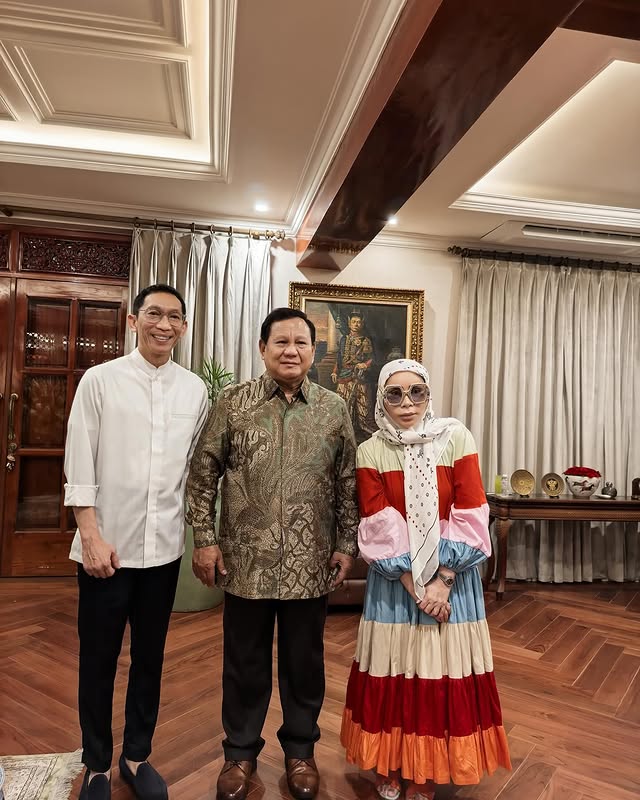 Bahagia bisa oplas pakai duit sendiri, 9 potret terbaru Melly Goeslaw usai facelift ini jadi manglingi