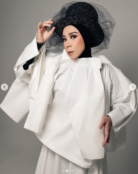 Bahagia bisa oplas pakai duit sendiri, 9 potret terbaru Melly Goeslaw usai facelift ini jadi manglingi