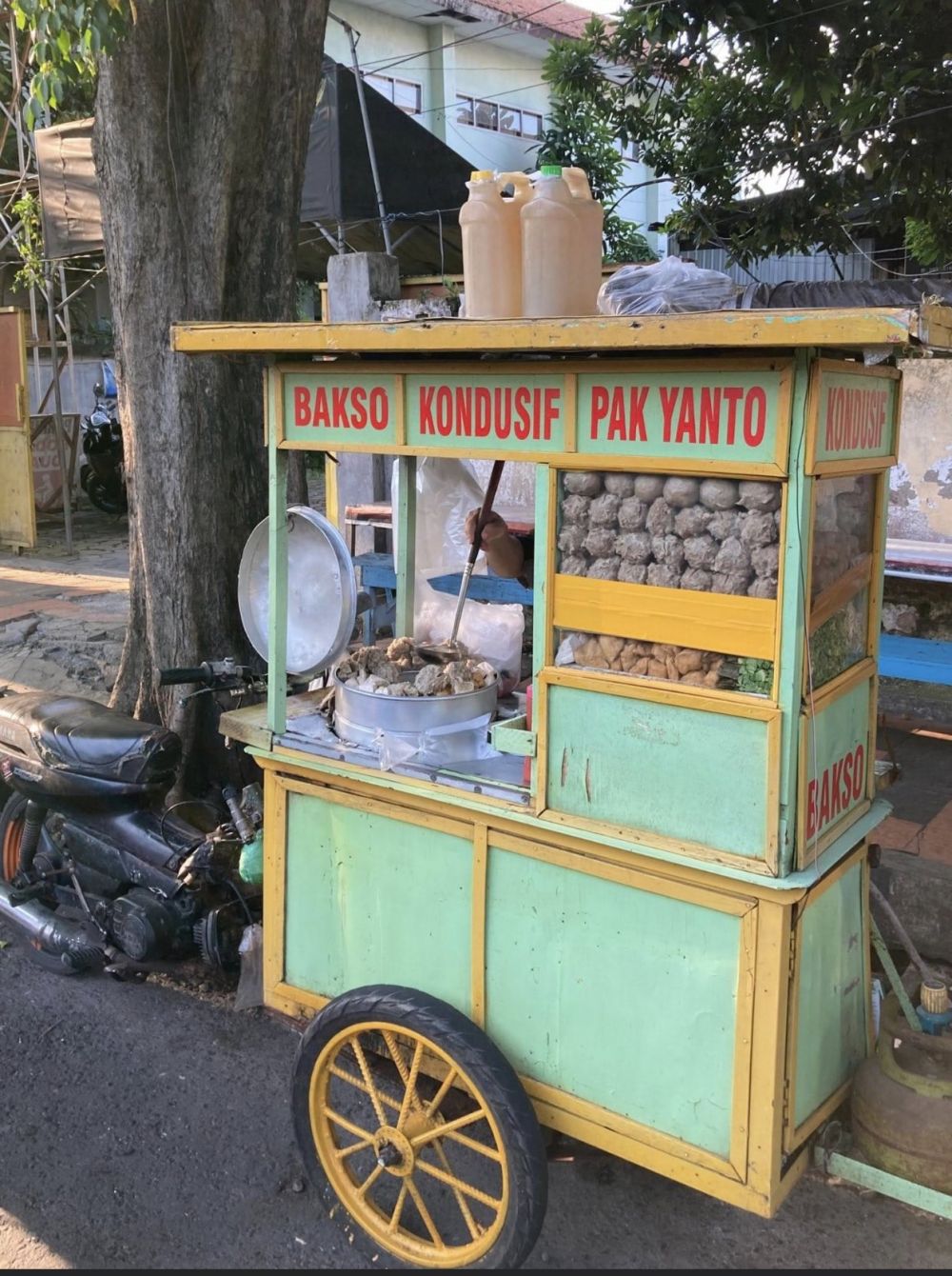 11 Potret kocak tukang bakso keliling ini ada aja terobosannya, ini baru S3 marketing