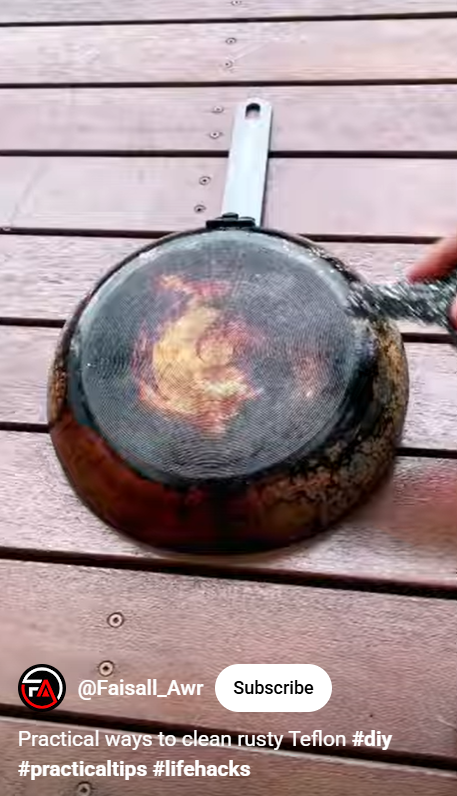 Tak perlu direndam semalaman, sekarang bersihkan kerak gosong di teflon cepat dalam 15 menit