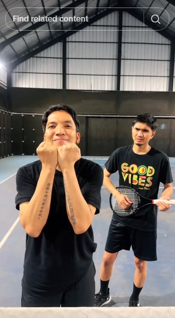 Momen Desta TikTokan bareng Duta Sheila On 7, penampakan cincin di jari manisnya bikin salfok