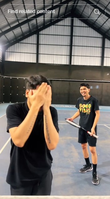 Momen Desta TikTokan bareng Duta Sheila On 7, penampakan cincin di jari manisnya bikin salfok