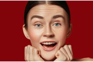 Trik pudarkan garis halus di wajah pakai 1 bahan sayuran, wajah tampak awet muda di usia 50 tahun