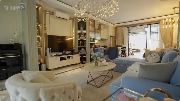 Pindah dari Andara Syahnaz huni rumah baru Rp 6 M, 9 potretnya, kolam renang didesain ala vila di Bali