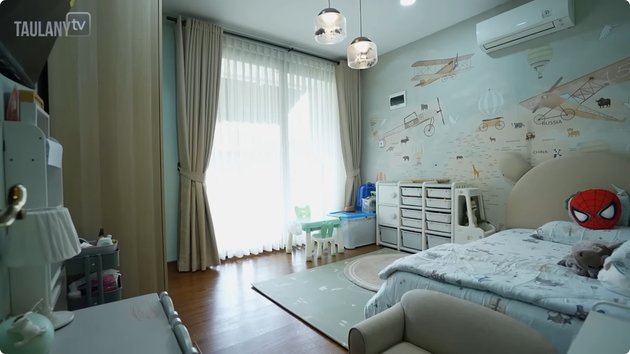 Pindah dari Andara Syahnaz huni rumah baru Rp 6 M, 9 potretnya, kolam renang didesain ala vila di Bali