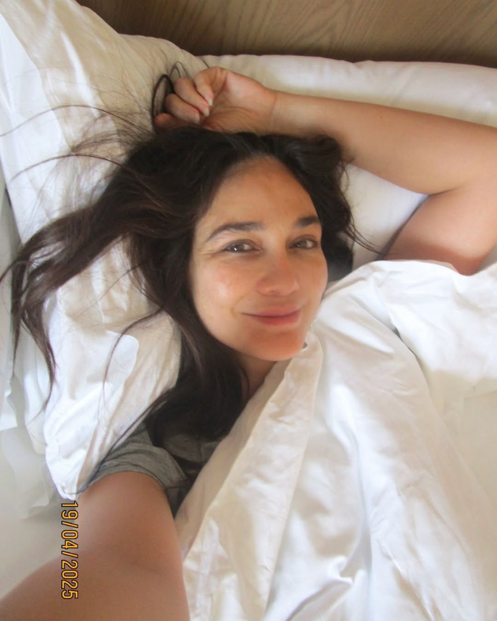 Potret Luna Maya pamer muka bantal, percaya diri tampil polosan