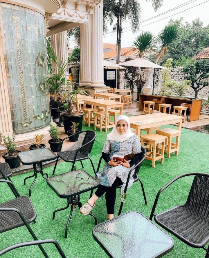 Kini jadi gudang dulu megah dengan kafe di teras rumah, intip 9 potret hunian baru Muzdalifah