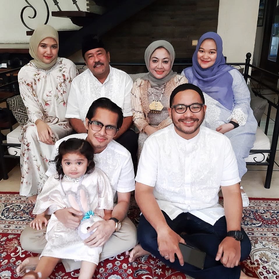 Bocah di Si Doel ternyata anak angkat Rano Karno kini sukses jadi CEO, 11 potretnya bareng keluarga