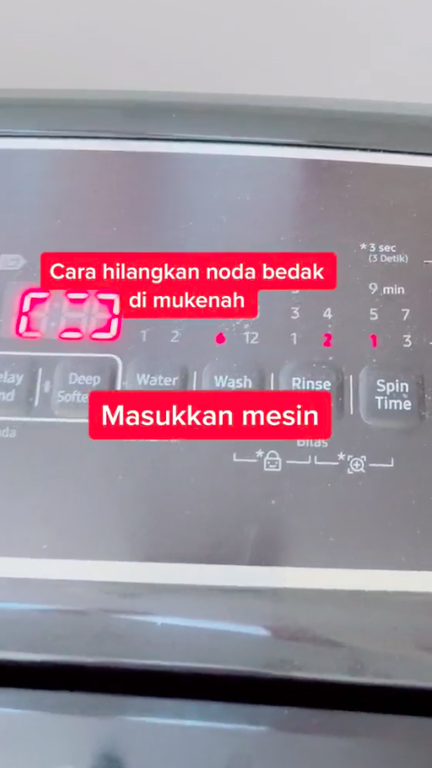 Bedak menempel di mukena saat dipakai, trik emak-emak bersihkan noda kuning ini ampuh abis