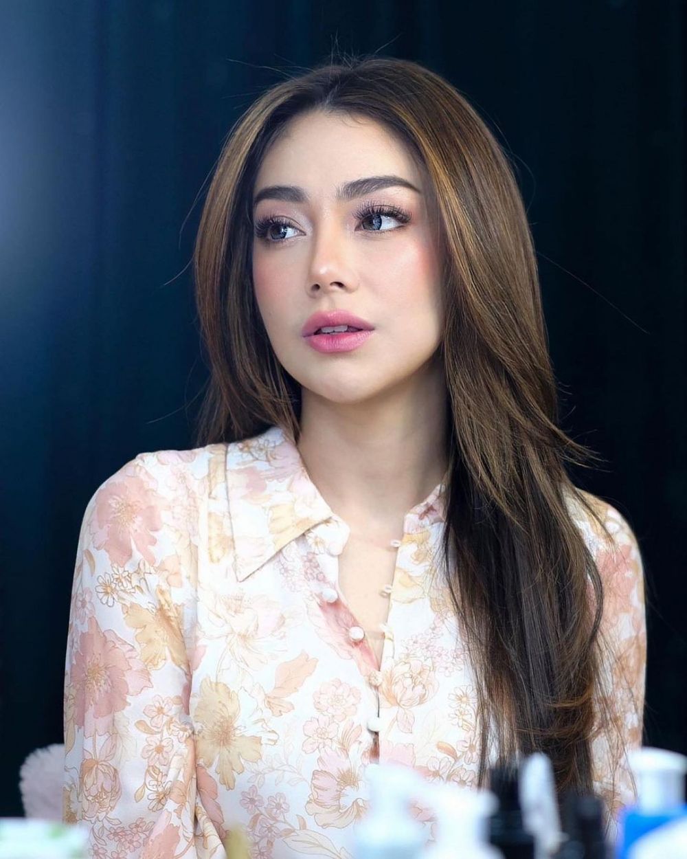 Sempat putus sekolah saat SMP, bocah blasteran ini sukses jadi artis kini punya rumah senilai Rp 50 M