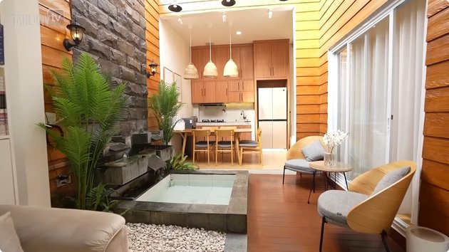 9 Potret rumah baru Ustaz Dennis Lim ini meski mungil tapi estetik, ada ruang belajar untuk santri