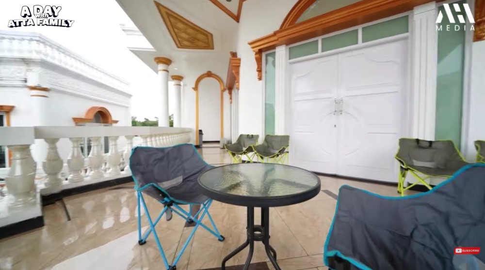 Langganan peran susah ternyata rumahnya bak istana, 9 potret hunian kini Herdin Hidayat ada 20 kamar