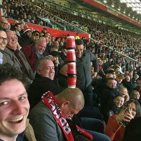 11 Potret kocak kumpul bareng temen-temen ini bikin lupa dunia, ada aja aksi nyelenehnya