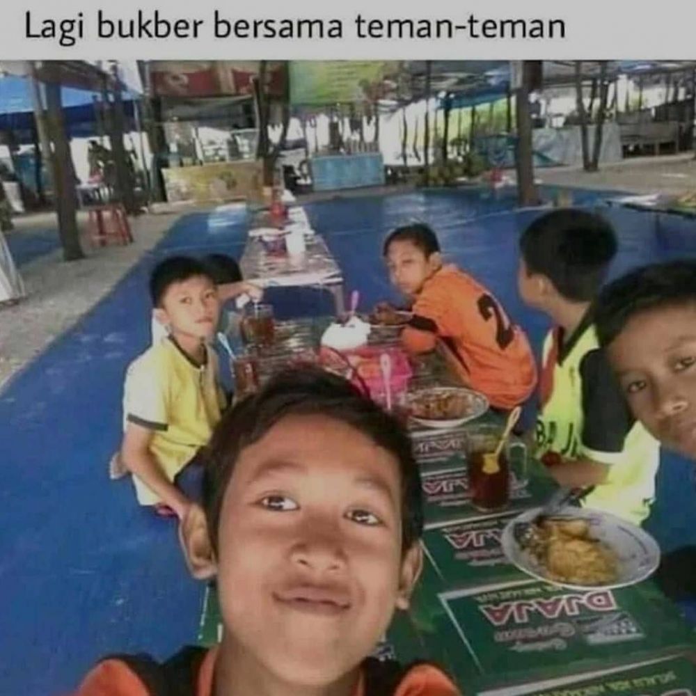 11 Potret kocak kumpul bareng temen-temen ini bikin lupa dunia, ada aja aksi nyelenehnya