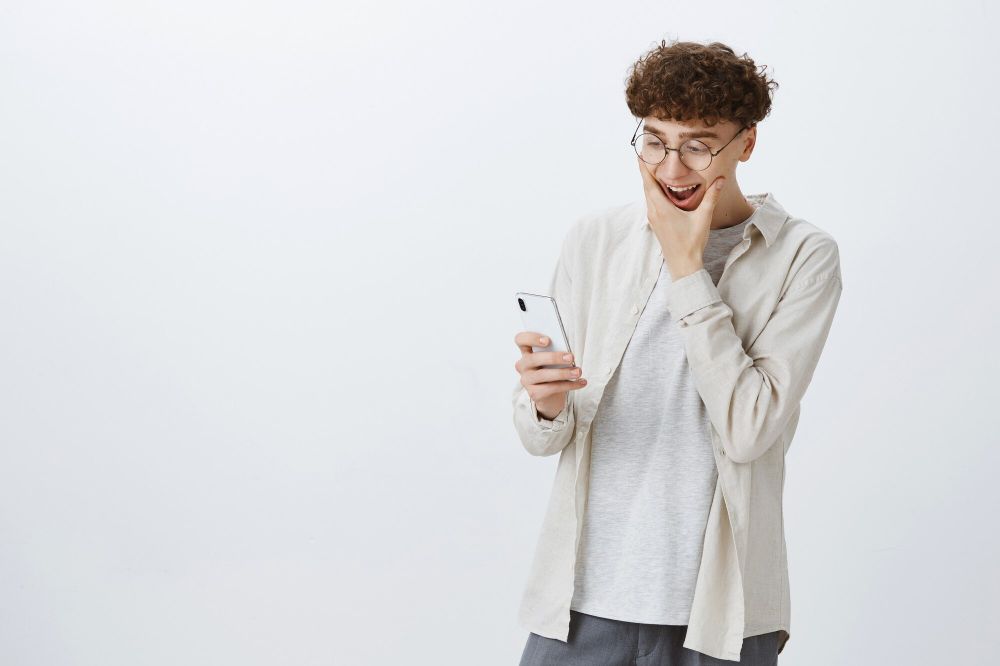 100 Chat gombalan PDKT 2025 yang bikin gebetan auto balas cepat