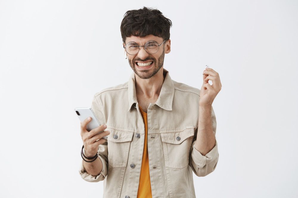 50 Pantun gombal WA terbaru 2025, rayuan halus bikin doi senyum-senyum sendiri