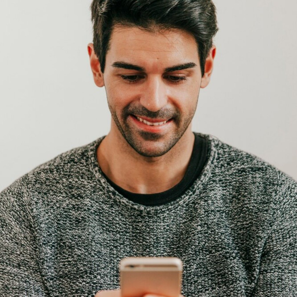 50 Pantun gombal WA terbaru 2025, rayuan halus bikin doi senyum-senyum sendiri