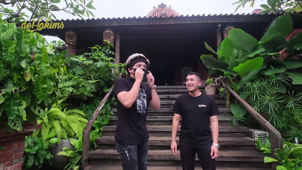 Dulu hidup pas-pasan kini punya rumah ada mini zoo, 9 potret dapur presenter hits ini modern klasik