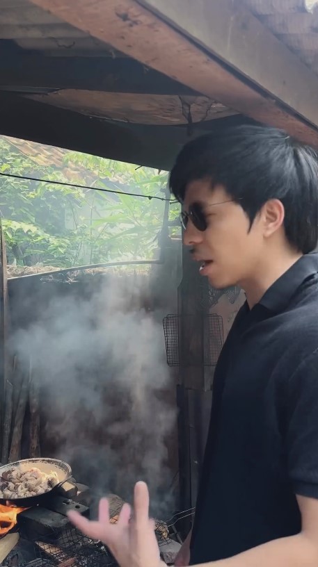 Dulu penjaga konter kini huniannya Rp25 M, 8 potret dapur masa kecil Atta Halilintar pakai tungku kayu