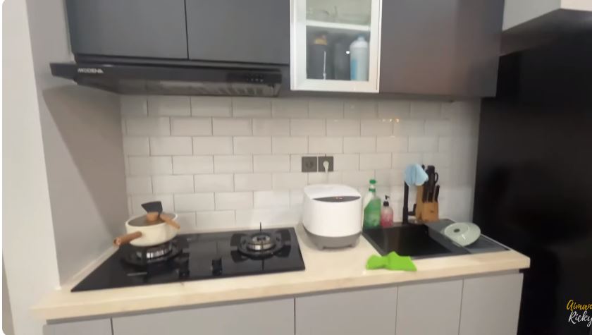 Dulu hidup sederhana kini Soraya Rasyid punya rumah 3 lantai, 9 potret dapur artis cantik ini simpel