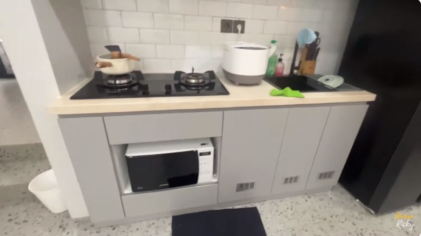 Dulu hidup sederhana kini Soraya Rasyid punya rumah 3 lantai, 9 potret dapur artis cantik ini simpel