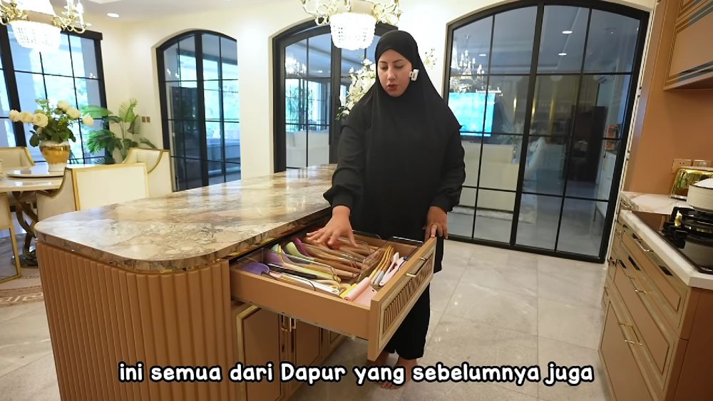11 Potret dapur baru Tasyi Athasyia desain dan fasilitasnya mewah, serba touch screen