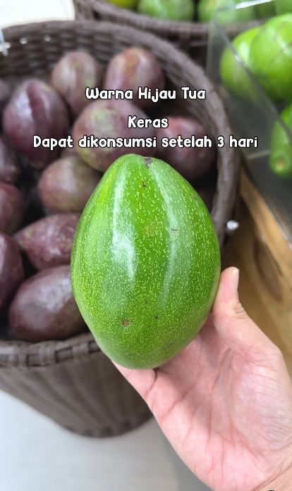 Warna kulit alpukat bisa jadi kode rahasia buat tahu matang atau nggaknya, intip trik jitu wanita ini