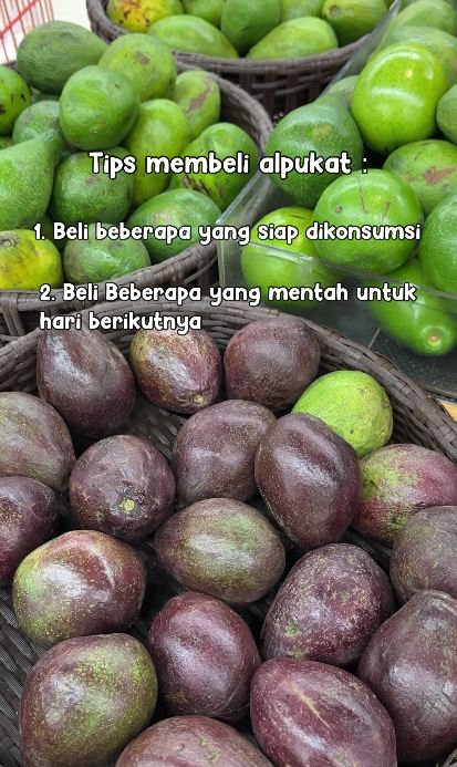 Warna kulit alpukat bisa jadi kode rahasia buat tahu matang atau nggaknya, intip trik jitu wanita ini