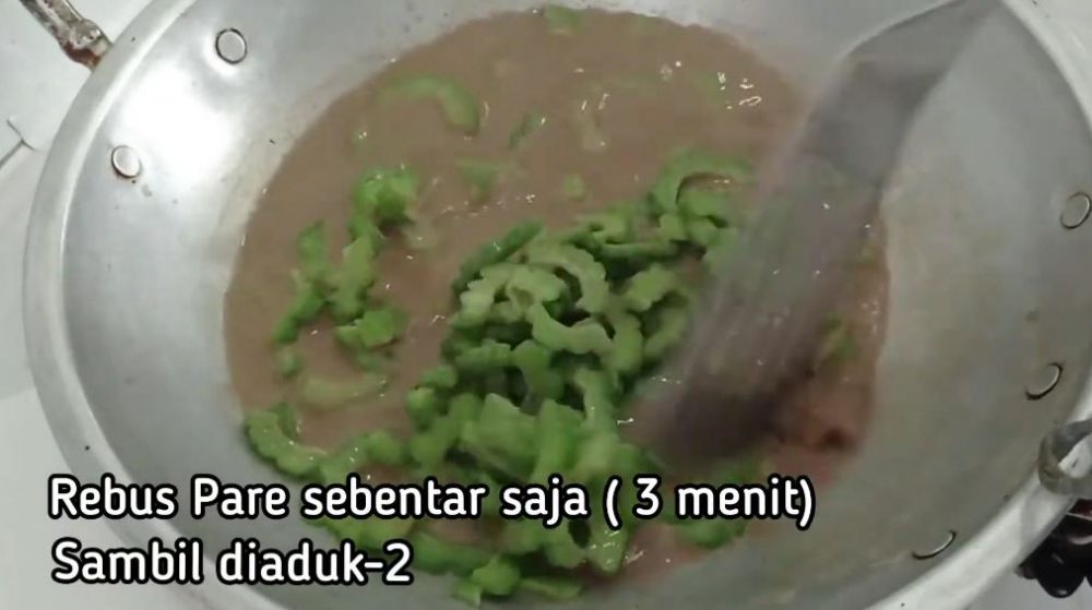 Ternyata nggak butuh garam atau cuka, kini ada trik cepat bikin pare nggak pahit dalam 3 menit