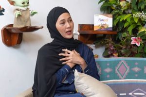 Ditanya Denny Sumargo apakah pernikahannya bahagia, begini respons Paula Verhoeven