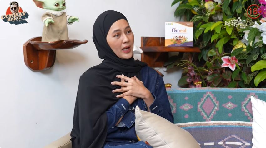 Ditanya Denny Sumargo apakah pernikahannya bahagia, begini respons Paula Verhoeven