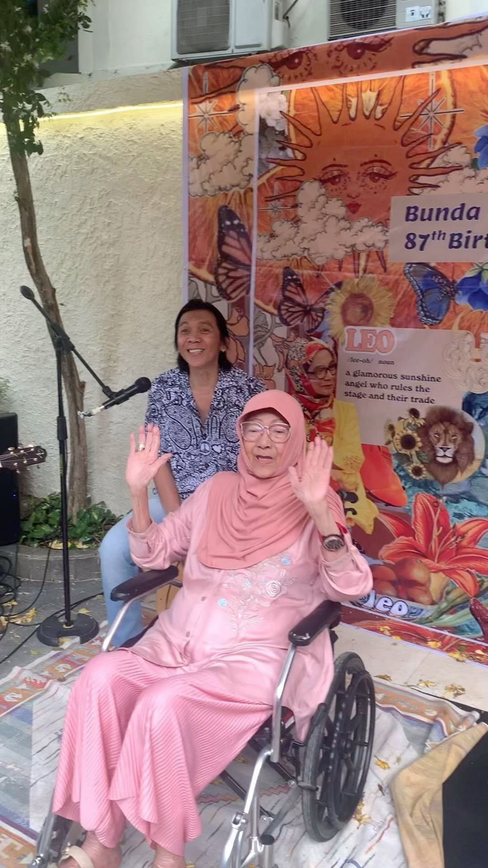 Kehilangan ibu sekaligus manajer band terbaik, ini 9 potret kenangan Bimbim Slank bersama Bunda Iffet