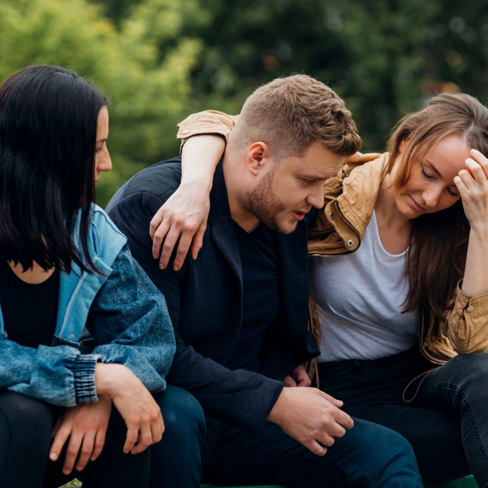 50 Pantun menghibur orang sedih terbaru 2025, lucu, menyentuh, dan bikin ceria lagi