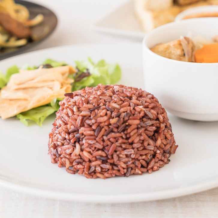 Akhirnya tak bingung lagi, ini 5 trik memasak beras merah antilembek dan tetap pulen