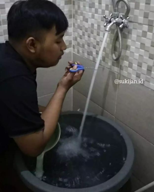 Niat Banget! 11 Potret kocak kelakuan orang kurang kerjaan ini lucu tapi bikin geregetan