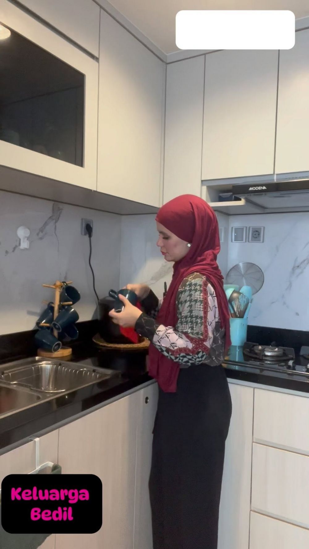 Tempati rumah baru, intip 9 potret dapur baru Indra Bekti letak mesin cucinya bikin salah fokus