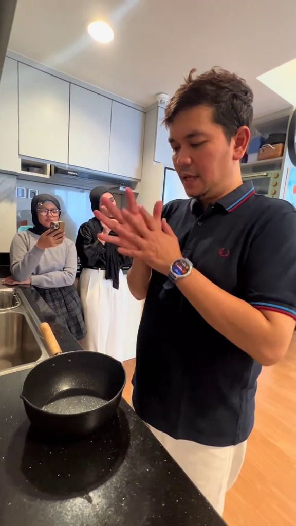 Tempati rumah baru, intip 9 potret dapur baru Indra Bekti letak mesin cucinya bikin salah fokus