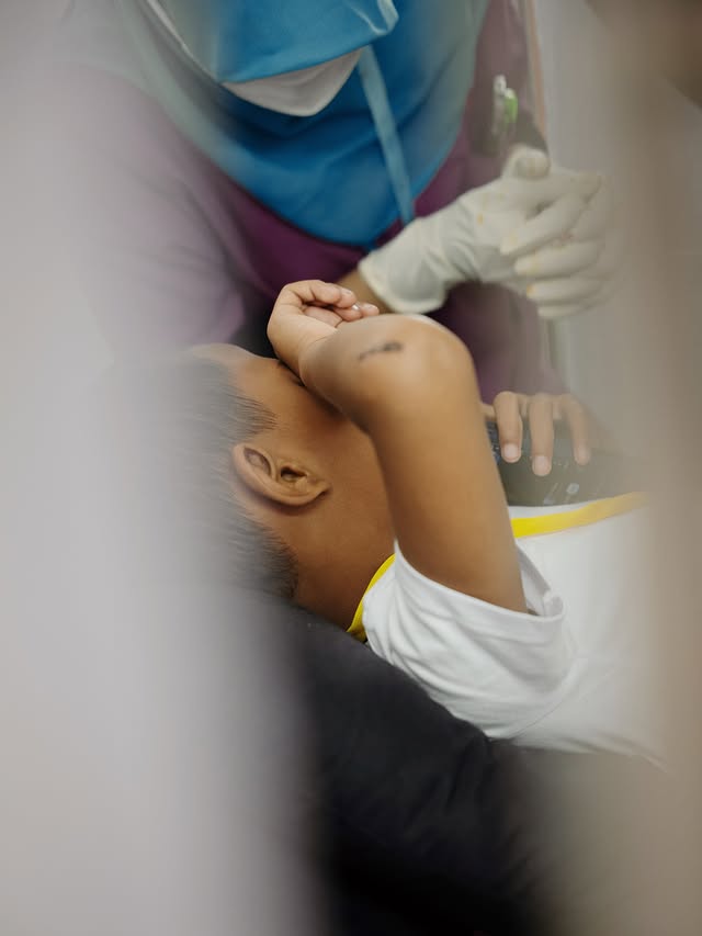 Bukan pesta mewah, Nikita Willy rayakan ultah Issa ke-3 dengan acara sunat massal, ini 9 momennya