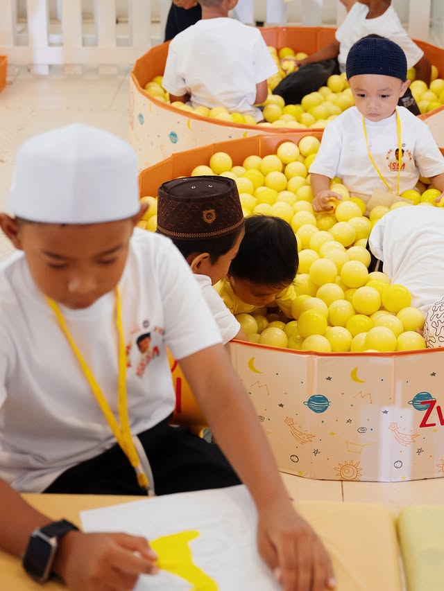 Bukan pesta mewah, Nikita Willy rayakan ultah Issa ke-3 dengan acara sunat massal, ini 9 momennya