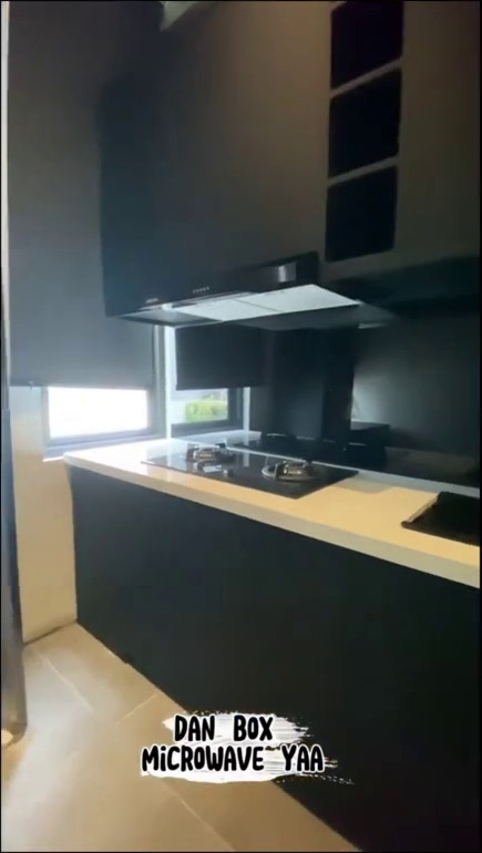 9 Potret dapur baru Desta usai renovasi, berkonsep open space serba hitam dan lebih minimalis