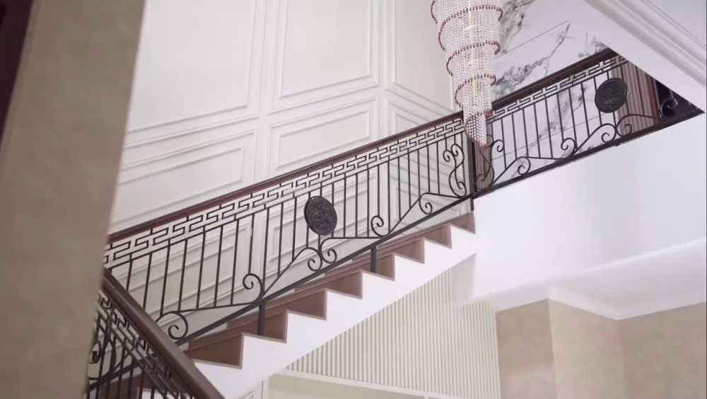 Rumah baru Ochi Rosdiana eks JKT48 sebelum nikah megahnya bak bangunan klasik Eropa, ini 10 potretnya