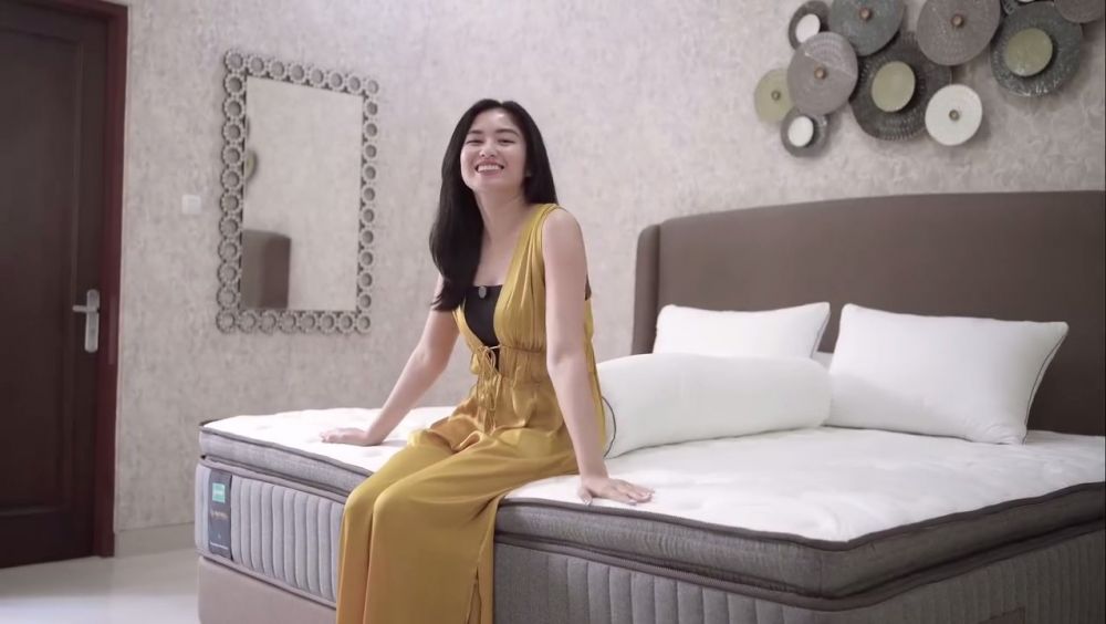 Rumah baru Ochi Rosdiana eks JKT48 sebelum nikah megahnya bak bangunan klasik Eropa, ini 10 potretnya