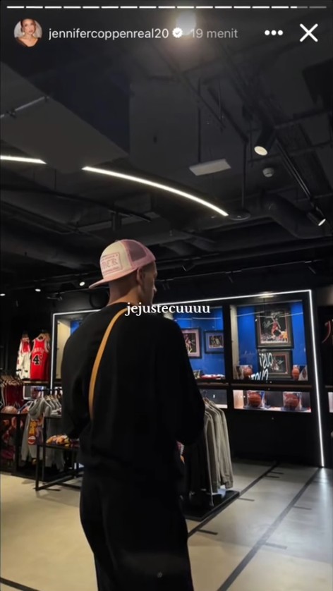 Sebut cuma teman, 9 momen Jennifer Coppen dan Justin Hubner pamer jalan-jalan bareng di London