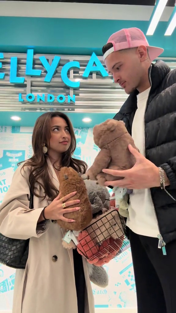 Sebut cuma teman, 9 momen Jennifer Coppen dan Justin Hubner pamer jalan-jalan bareng di London