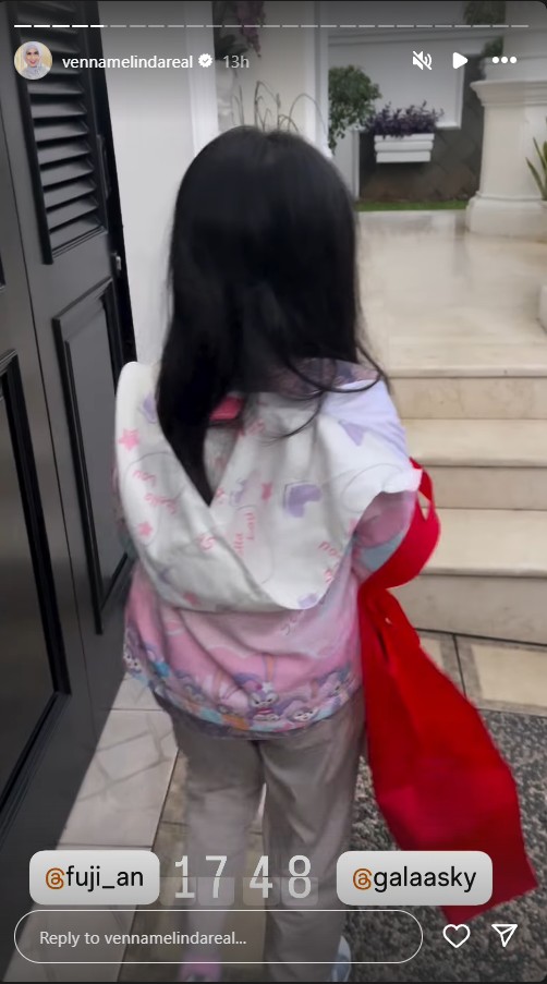 Verrel Bramasta dan Fuji makin nempel, 9 momen Venna Melinda makin akrab kunjungi rumah Gala Sky