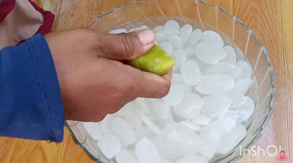 Air cucian beras ternyata ampuh banget buat atasi bau kolang kaling, begini cara pakainya