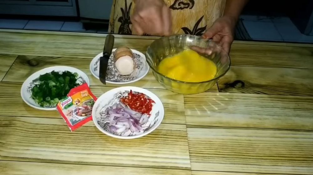 Sekarang tahu rahasianya! Cara mudah masak telur dadar biar nggak kempis setelah dingin