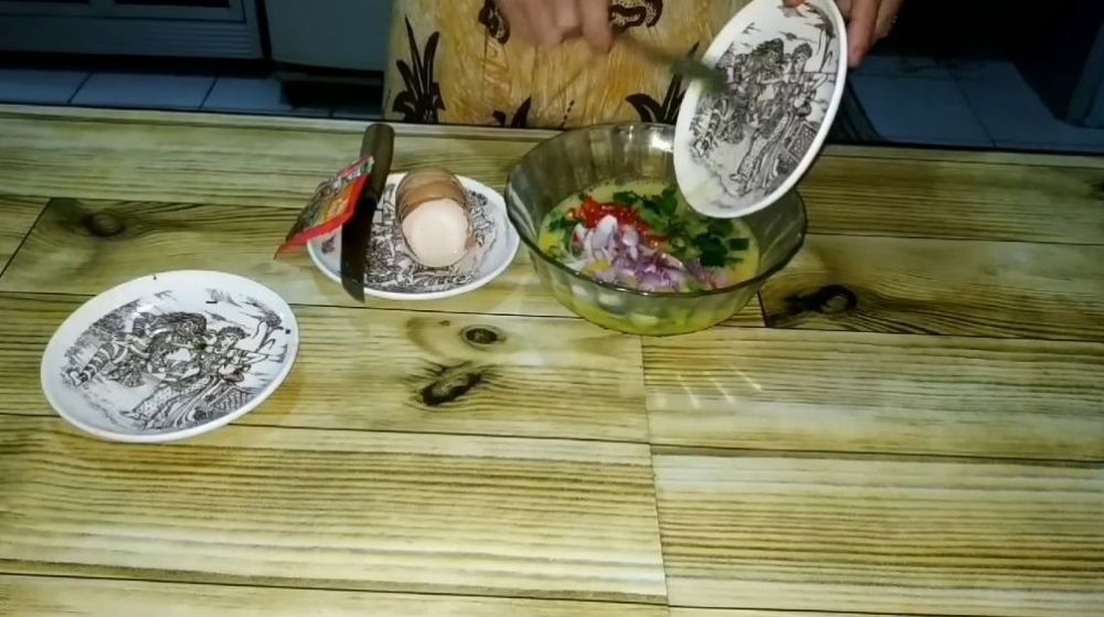 Sekarang tahu rahasianya! Cara mudah masak telur dadar biar nggak kempis setelah dingin